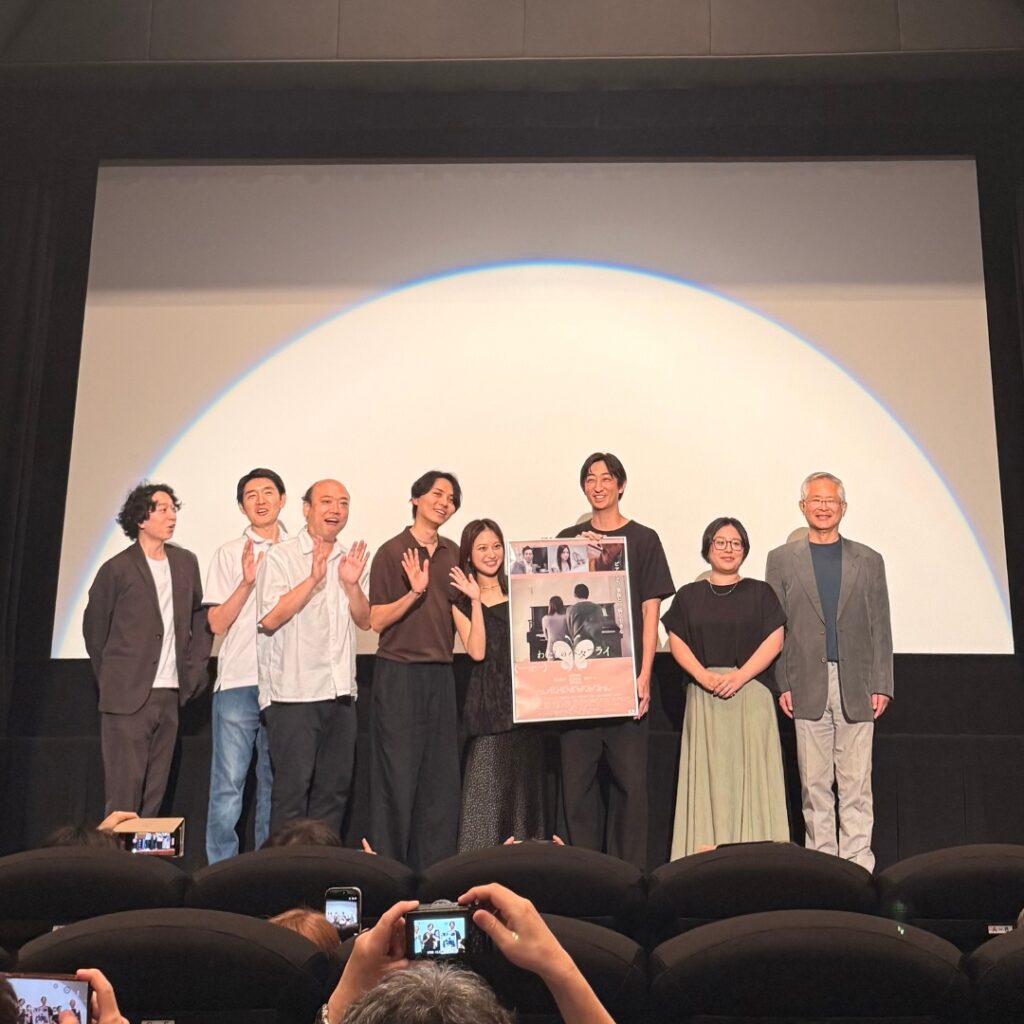 映画『わたしのバタフライ』の舞台あいさつに登壇した監督、出演者、原作者の山内泰介医師ら