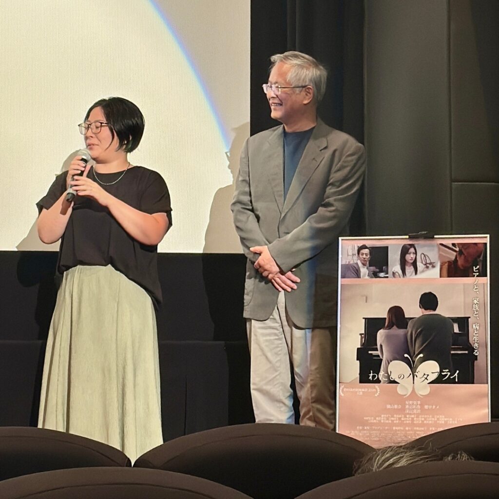 映画『わたしのバタフライ』上映後の舞台あいさつに登壇する山内泰介医師と患者さん